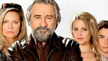 'Malavita': La familia de mafiosos de Robert De Niro posa en el nuevo póster