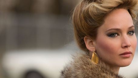 'American Hustle': Jennifer Lawrence se cae de una silla en el nuevo clip