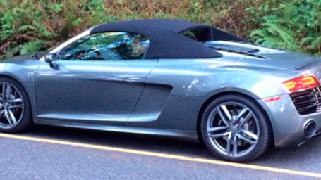 'Cincuenta sombras de Grey': ¡Nuevas fotos de Christian con su Audi R8 y de una triste Anastasia! noticias imagen