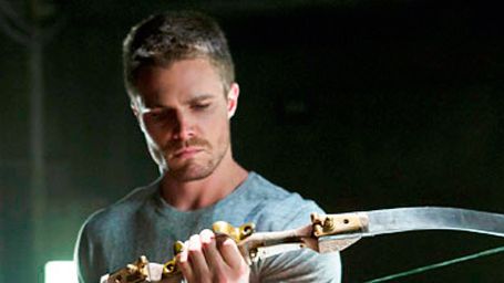 'Batman Vs. Superman': Stephen Amell no ha hablado con Warner Bros. para salir como Arrow noticias imagen
