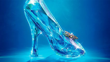 'Cenicienta': El zapato de cristal, protagonista del 'teaser' y del póster de la cinta de Disney