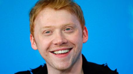 A Rupert Grint, Ron en 'Harry Potter', le roban la tarjeta de crédito y la usan para pagar varios servicios de citas 'online' noticias imagen