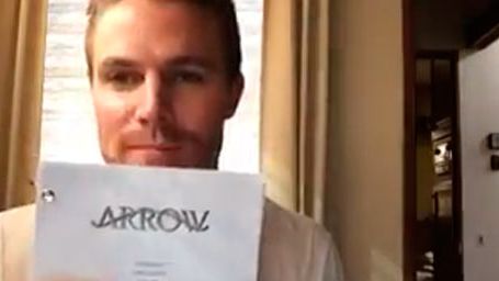 Stephen Amell vende sus guiones de 'Arrow' noticias imagen