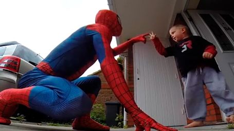 Un padre se disfraza de Spider-Man para sorprender a su hijo de 5 años con cáncer