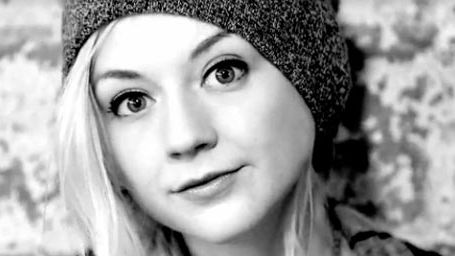 Mira a la actriz de 'The Walking Dead' Emily Kinney en el videoclip de su nuevo 'single' noticias imagen