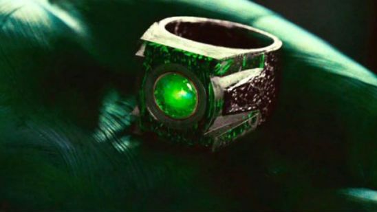 Una familia de Puerto Rico viste a un familiar fallecido con el traje de Linterna Verde noticias imagen