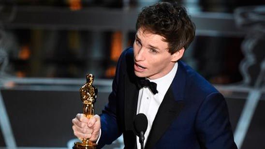 Oscars 2015: Stephen Hawking felicita a Eddie Redmayne por su victoria noticias imagen