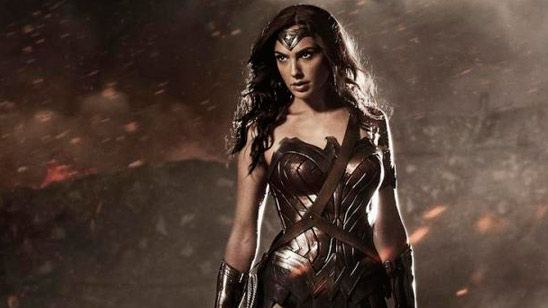 'Batman v Superman: El amanecer de la justicia': Nuevo 'concept art' de Wonder Woman con capa y espada noticias imagen