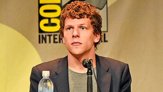Jesse Eisenberg se retracta de su comparación de la Comic-Con con un genocidio noticias imagen