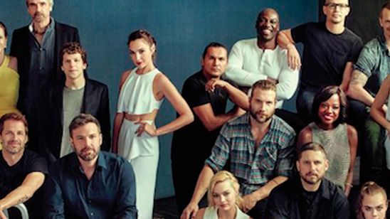 Los repartos de 'Batman v Superman' y 'Escuadrón Suicida' posan en una misma foto noticias imagen
