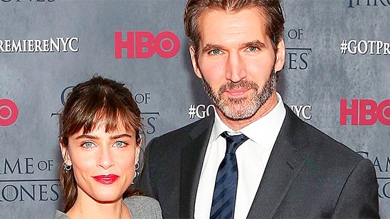 ‘Juego de Tronos’: La esposa de David Benioff, Amanda Peet, le ruega que le explique qué pasará en la sexta temporada noticias imagen