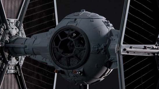 'Star Wars': Un fan construye una nave TIE Fighter de luces de navidad