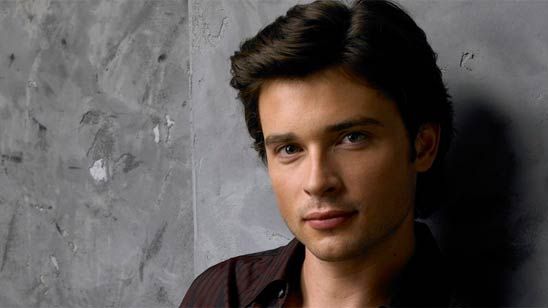 Tom Welling compara 'Smallville' con 'Supergirl' noticias imagen