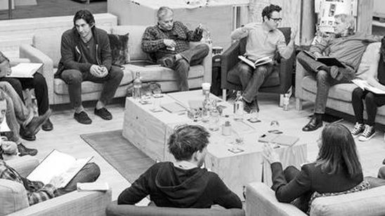 'Star Wars: El despertar de la Fuerza': J.J. Abrams desvela el papel que jugó Mark Hamill durante la lectura del guion noticias imagen