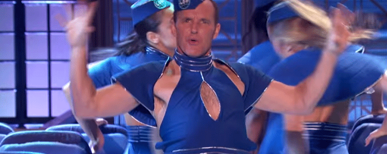 Clark Gregg de 'Agents of S.H.I.E.L.D.' se pone en la piel de Britney Spears  noticias imagen
