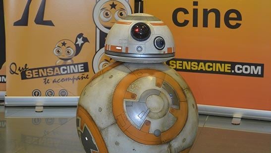 'Star Wars: El despertar de la Fuerza': Mira las fotos de la visita de BB-8 a la redacción de SensaCine