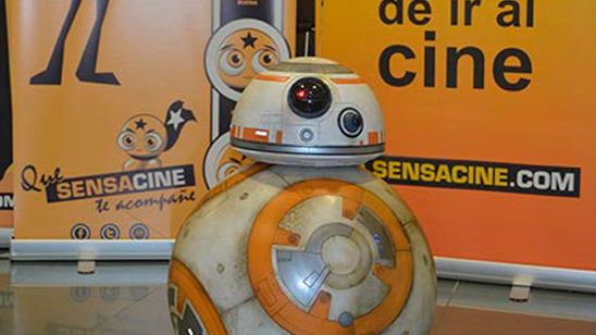 'Star Wars: El despertar de la Fuerza': Vídeo con la visita de BB-8 a la redacción de Sensacine noticias imagen