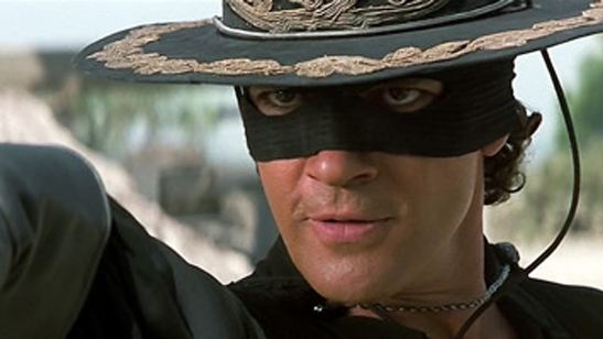 Detenido un hombre disfrazado de El Zorro en el aeropuerto de Los Ángeles