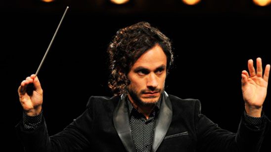 'Mozart in the Jungle' y 'Red Oaks' renuevan en Amazon  noticias imagen