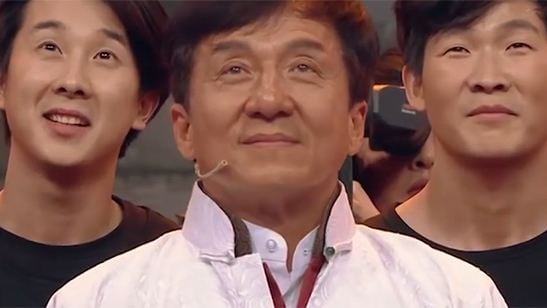 Jackie Chan se emociona en un reencuentro con sus dobles de acción