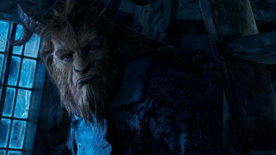 'La Bella y la Bestia': Así vestía Dan Stevens para interpretar a Bestia durante el rodaje de la película noticias imagen