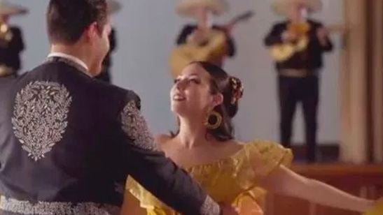 'La Bella y la Bestia': Así es la versión mariachi del famoso baile de la película