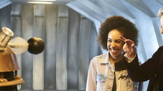'Doctor Who': BBC responde a los rumores sobre la salida de Pearl Mackie de la serie noticias imagen