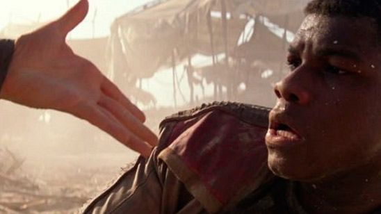 'Star Wars': A John Boyega le gusta abrazar a Adam Driver de forma aleatoria