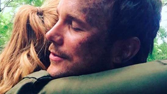 'Jurassic World: El reino caído': Bryce Dallas Howard abraza a Chris Pratt en el final del rodaje 