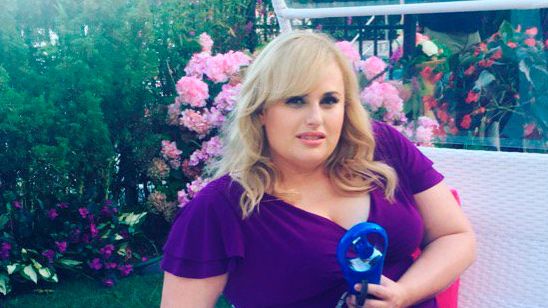Rebel Wilson acude al hospital tras sufrir una pequeña caída, se encuentra fuera de peligro noticias imagen