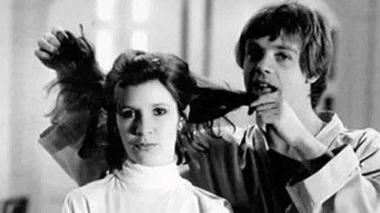 'Star Wars: Los últimos Jedi': Mark Hamill recuerda a Carrie Fisher en sus redes por el día de Acción de Gracias noticias imagen