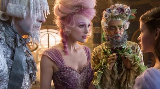 'El Cascanueces y los Cuatro Reinos': Nueva imagen de Clara con los líderes del mundo mágico noticias imagen