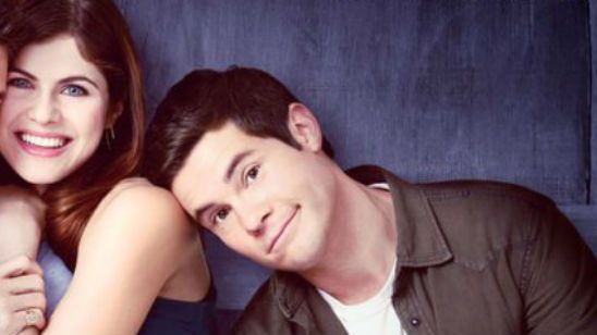 'La primera vez que nos vimos': Adam Devine intenta conquistar a Alexandra Daddario en el primer tráiler noticias imagen