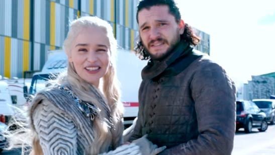 'Juego de tronos': Emilia Clarke y Kit Harington se muestran así de tiernos en una imagen del rodaje de la temporada 8