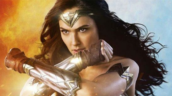 Comic Con 2018: Gal Gadot atrapa a dos villanos en una escena de 'Wonder Woman 1984'