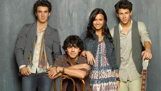 Joe Jonas y más compañeros de Disney Channel envían mensajes de apoyo a Demi Lovato