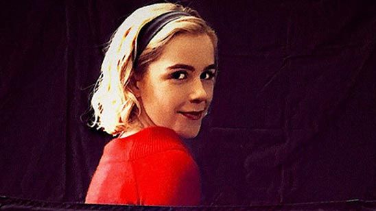 Sabrina y Harvey son adorables en la nueva imagen de 'Chilling Adventures of Sabrina' noticias imagen