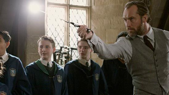 'Animales fantásticos 2': Jude Law practicó con una ramita sus movimientos de varita noticias imagen