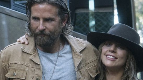 Lady Gaga llora durante un homenaje público a su gran amigo Bradley Cooper noticias imagen