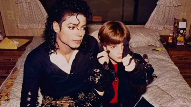 El director de 'Leaving Neverland' responde a quienes apoyan a Michael Jackson noticias imagen
