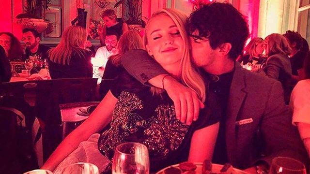 Joe Jonas casi besa a la doble de Sophie Turner en el set de 'Juego de tronos'