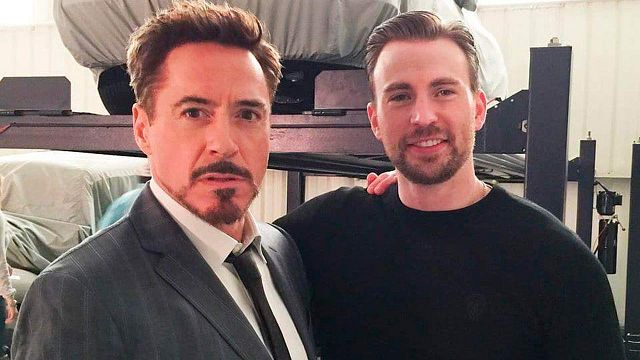 Robert Downey Jr. felicita a Chris Evans con un "beso en la mejilla" (y con un guiño al culo de América) noticias imagen