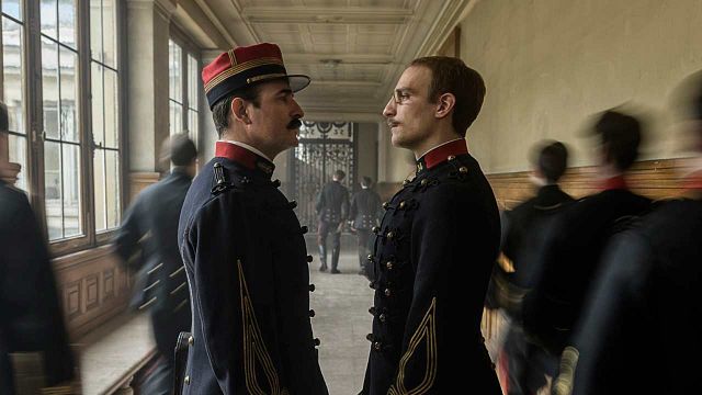 Louis Garrel se enfrenta al peor juicio de su vida en este clip en EXCLUSIVA de 'El oficial y el espía' noticias imagen