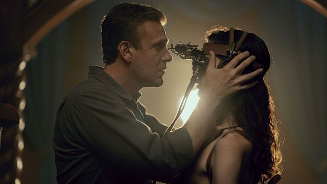 Se adelanta el estreno de la nueva serie de AMC 'Desde otro lugar'  noticias imagen