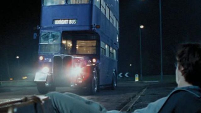 Los autobuses de 'Harry Potter' se usan ahora para transportar personal sanitario en Reino Unido noticias imagen