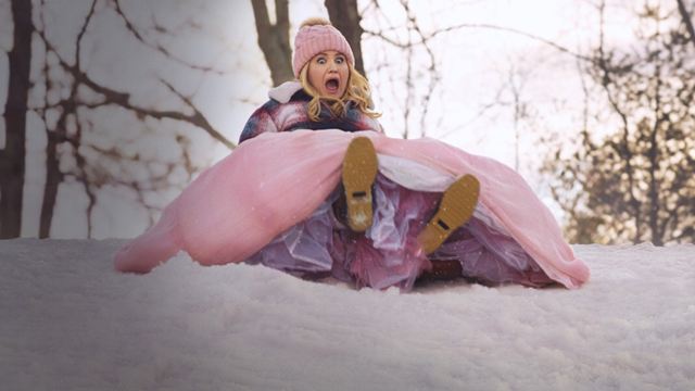La comedia de Navidad 'Amadrinadas', con Isla Fisher y Jillian Bell, estreno en Disney+ el 4 de diciembre
