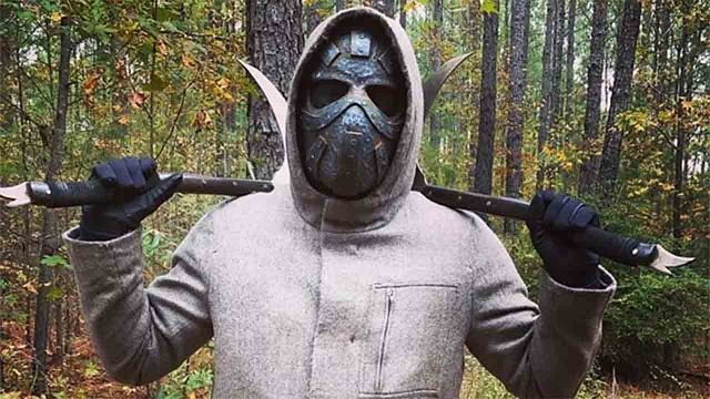 'The Walking Dead': esta es la cara tras el hombre enmascarado que acompañaba a Maggie en su regreso noticias imagen