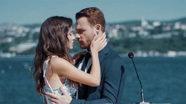 'Love is in the air': así eran Kerem Bürsin y Hande Erçel de pequeños noticias imagen