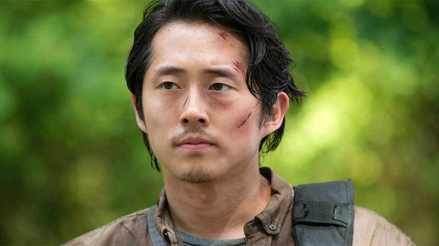 El reparto de 'The Walking Dead' se vuelca con Steven Yeun en redes tras su nominación en los Oscar por 'Minari' noticias imagen