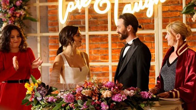 El capítulo de hoy de 'Love is in the air' vuelve a cambiarlo todo: Serkan reconoce que está enamorado, ¿parará la boda? noticias imagen